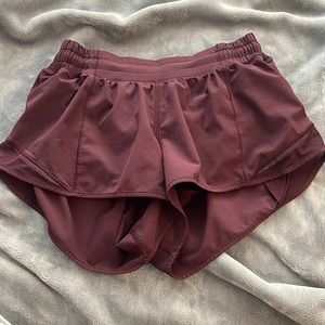 Lulu lemon Hotty hot 2.5 inch shorts- low rise